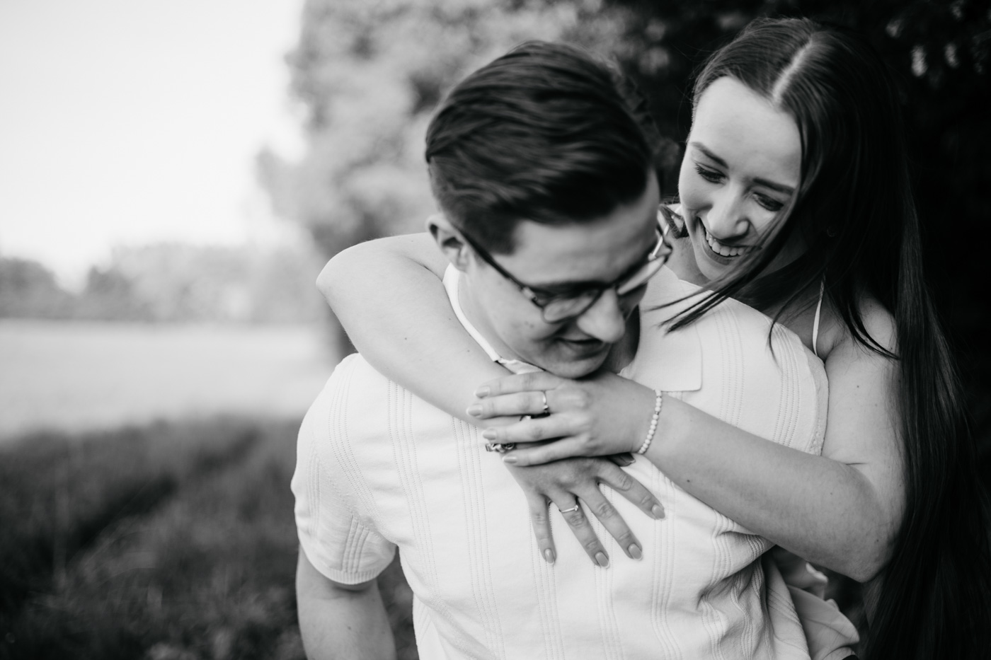 Wiosenna sesja narzeczeńska w plenerze