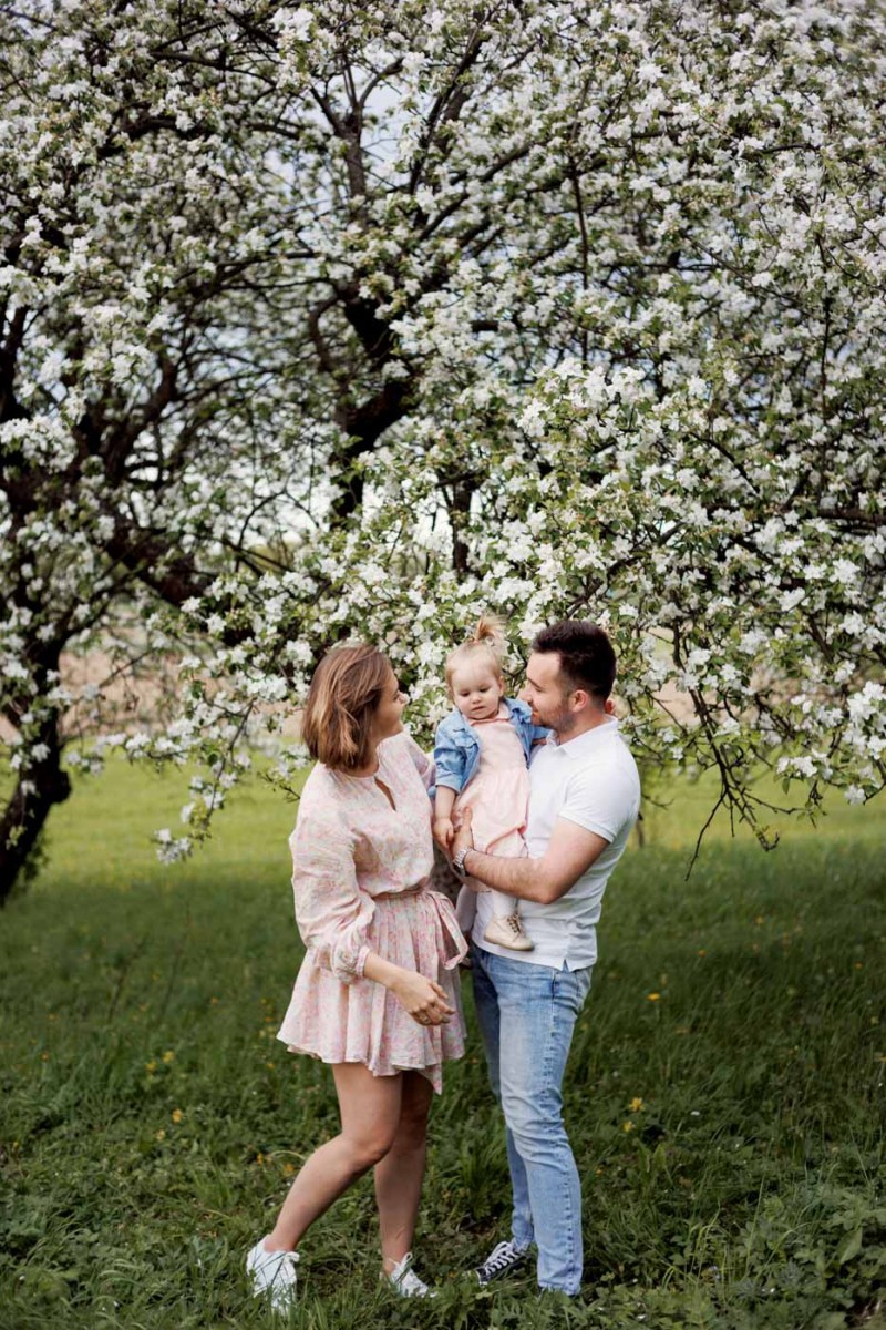 sesja rodzinna w sadzie